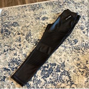 WALKPOP Mia Moto Pintuck Legging Meteorite